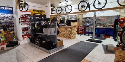 Fahrradwerkstatt Suche - Fahrradladen - Ladenansicht innen links - FM Radservice