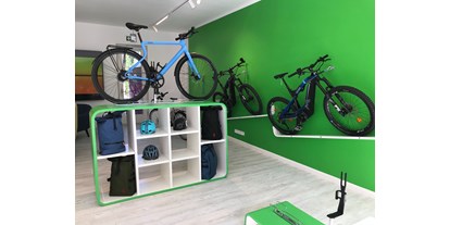 Fahrradwerkstatt Suche - Fahrradladen - Direkt neben der Werkstatt gibt es auch unseren stromverkehr-Laden, für Zubehör und Zweiträder. - stromverkehr