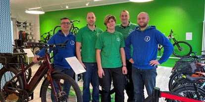 Fahrradwerkstatt Suche - repariert Versenderbikes - Das ist Dein stromverkehr-Team: José, Jan, Kilian, Martin und Philipp
 - stromverkehr