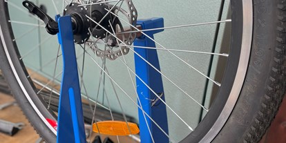 Fahrradwerkstatt Suche - repariert Versenderbikes - Laufrad zentrieren - e-funstore.de