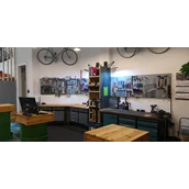 Fahrradwerkstatt Suche: Zwei von drei Arbeitsplätzen - Sønsteby's Radsport & Werkstatt
