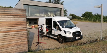 Fahrradwerkstatt Suche - montiert Versenderbikes - Wienerwald Süd-Alpin - Bei der Arbeit - Zoli's mobile Radwerkstatt 