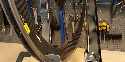 Fahrradwerkstatt Suche - Eigene Reparatur vor dem Laden - Deutschland - Bäke Rad