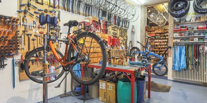 Fahrradwerkstatt Suche - Ohne Termin vorbeikommen - Ersatzteile in grosser Vielfalt - altavelo Fahrradladen