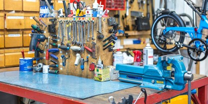 Fahrradwerkstatt Suche - Eigene Reparatur vor dem Laden - Deutschland - Qualitätswerkzeug - altavelo Fahrradladen