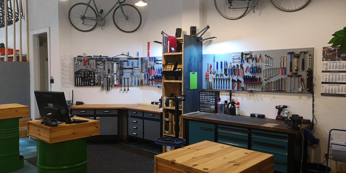 Fahrradwerkstatt: Zwei von drei Arbeitsplätzen - Sønsteby's Radsport & Werkstatt