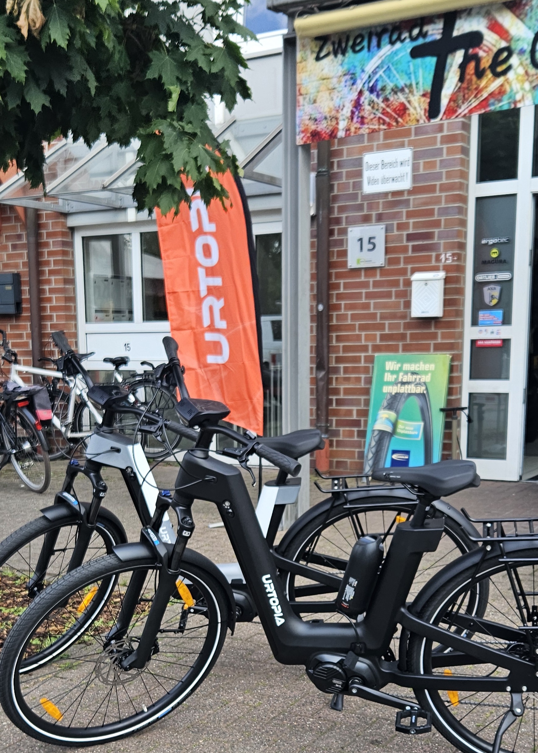 Fahrradwerkstatt: Zweirad-Fachgeschäft The Cross