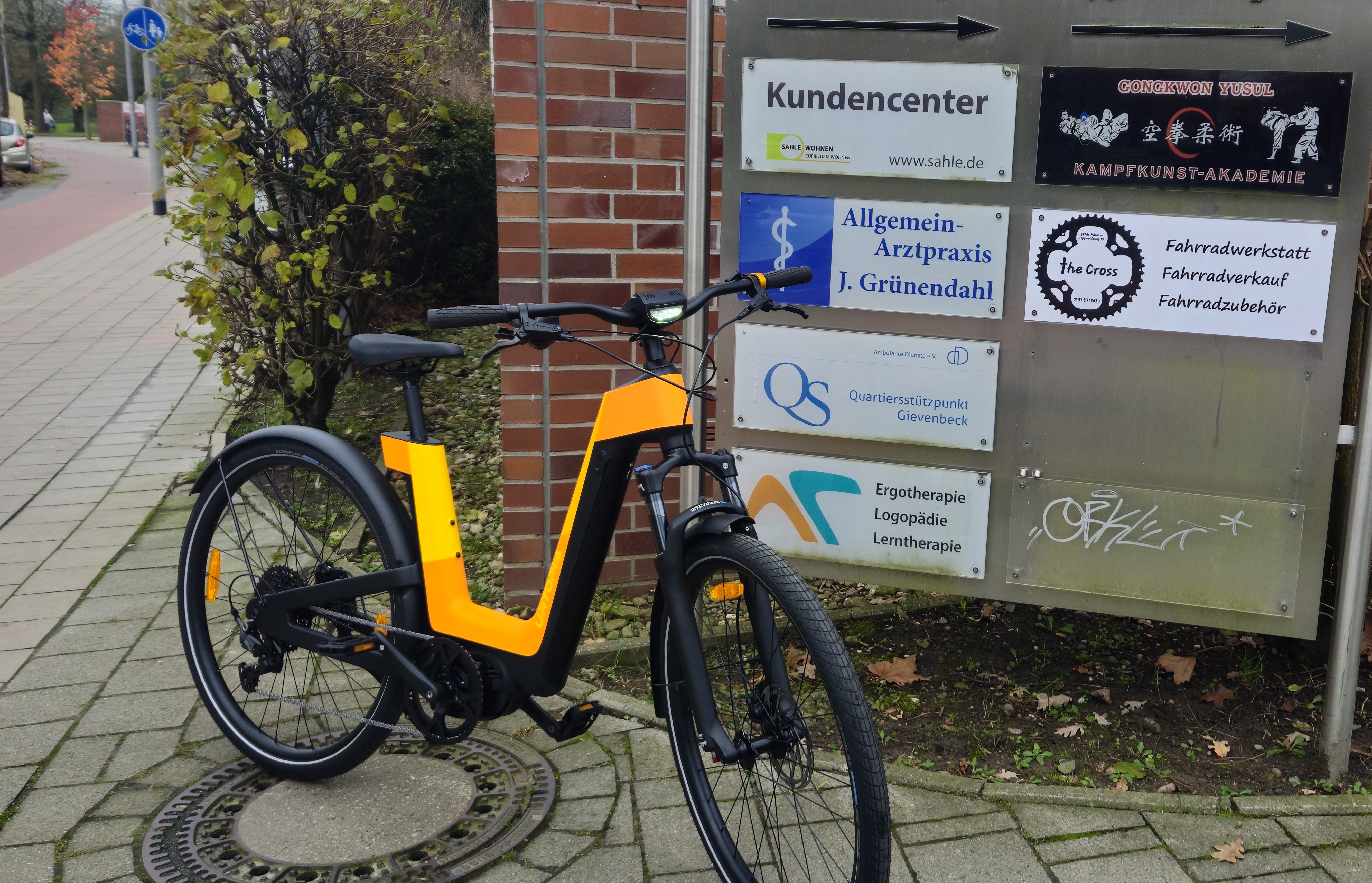 Fahrradwerkstatt: Zweirad-Fachgeschäft The Cross