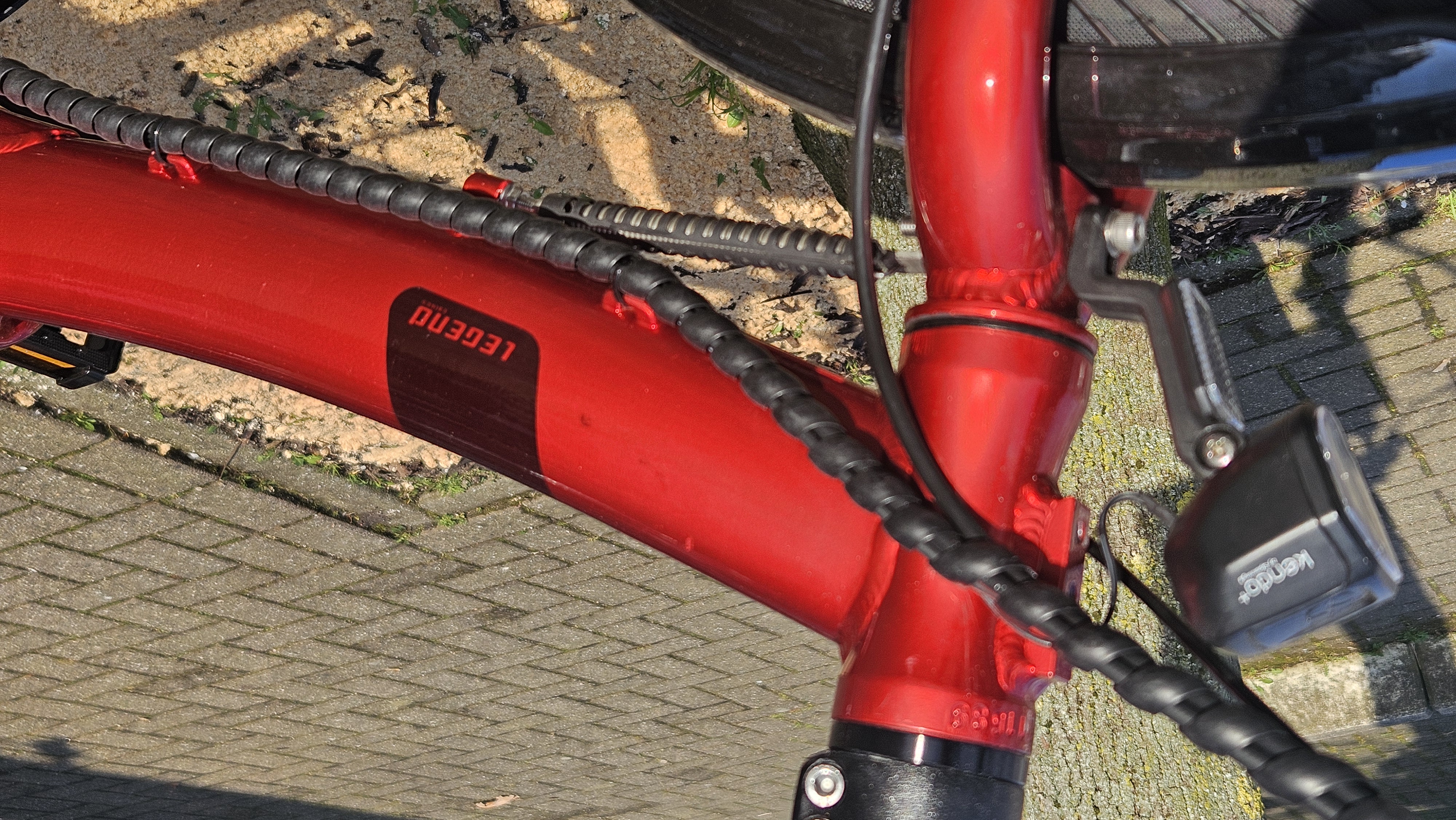 Fahrradwerkstatt: Elektro Allu Klapprad LEGEND - ( https://legendebikes.de/  )
24zoll.
Schimano 8 gang.
Hydraulische disk Bremsen ... - Zweirad-Fachgeschäft The Cross