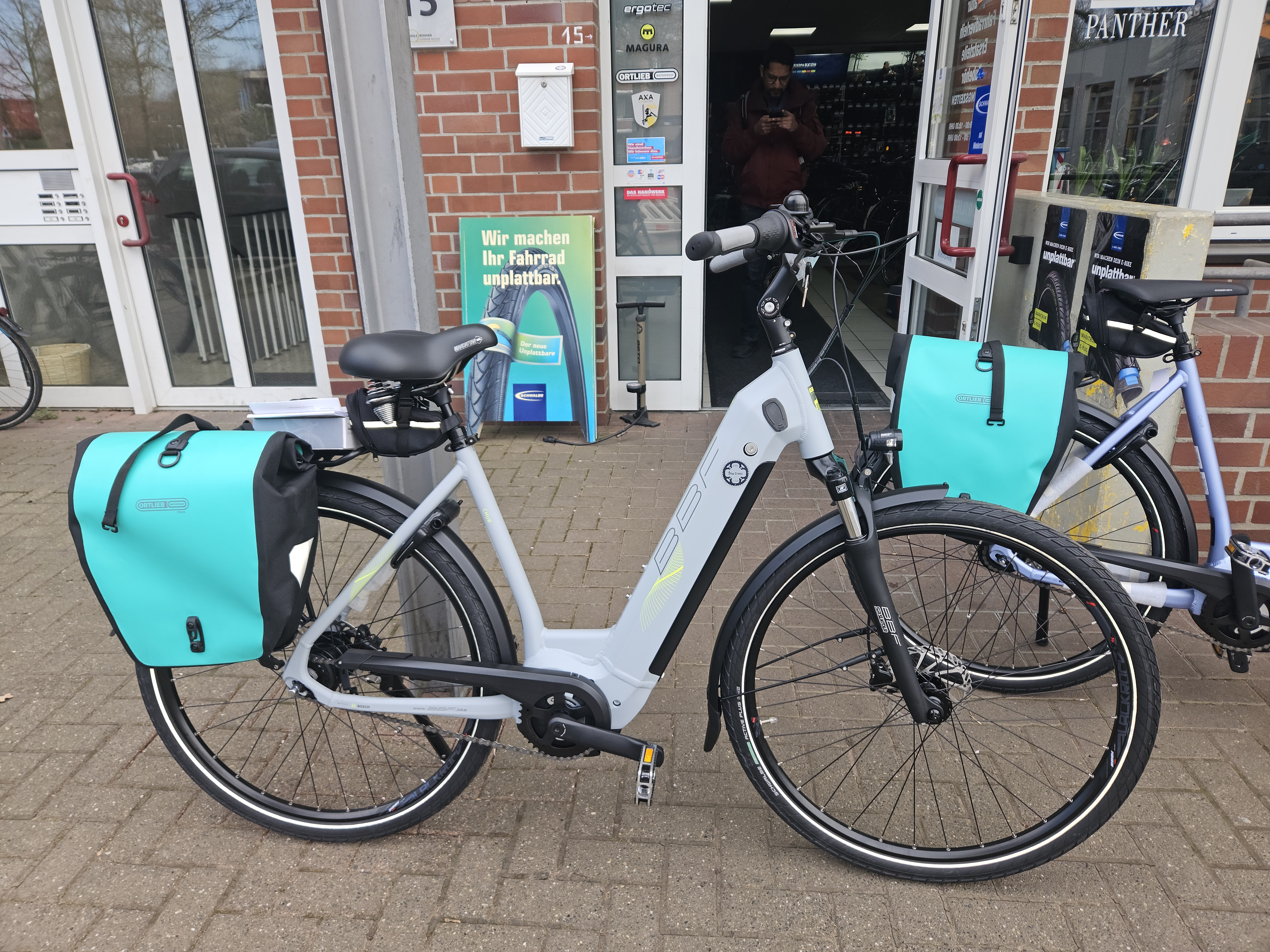Zweirad-Fachgeschäft The Cross Neue Fahrräder Elektro Bosch - BBF