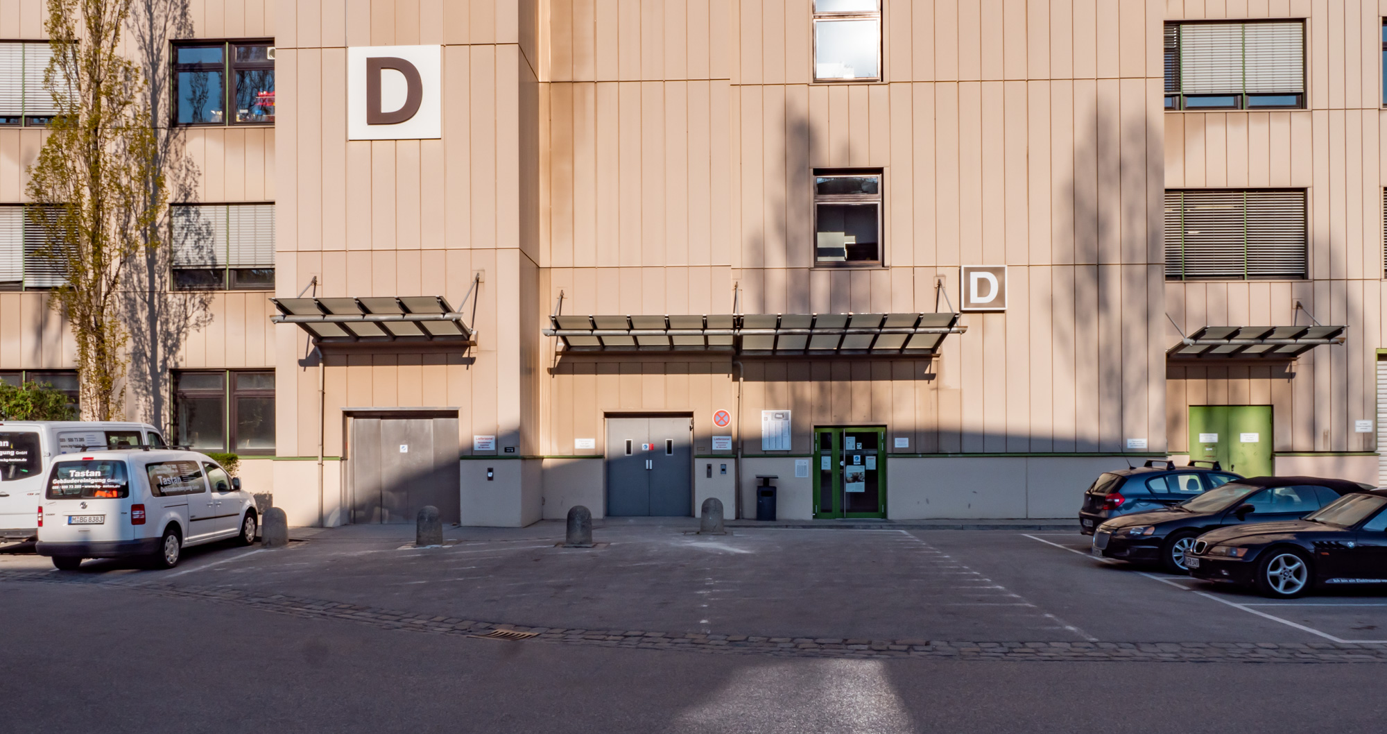 Bicycle workshop search - montiert Versenderbikes - München - Zugang zum Gebäude - Fahrradwahn